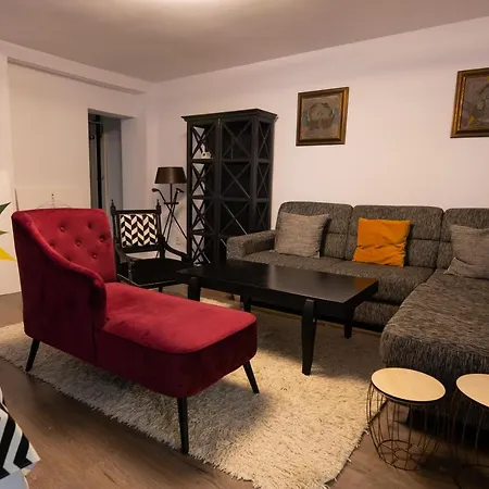 Leisure And Business Crib