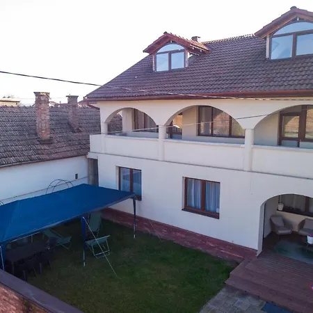 Leisure And Business Crib